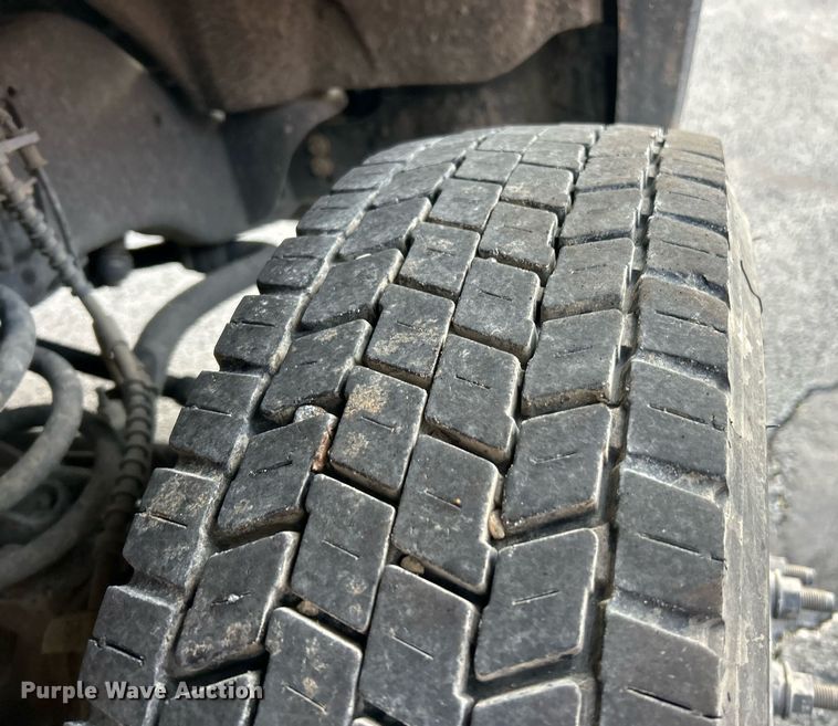 image for item DW3353 2022 Ford F450 Super Duty XL Crew Cab flatbed truck