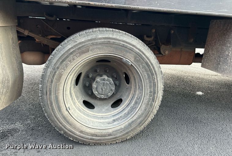 image for item DW3353 2022 Ford F450 Super Duty XL Crew Cab flatbed truck