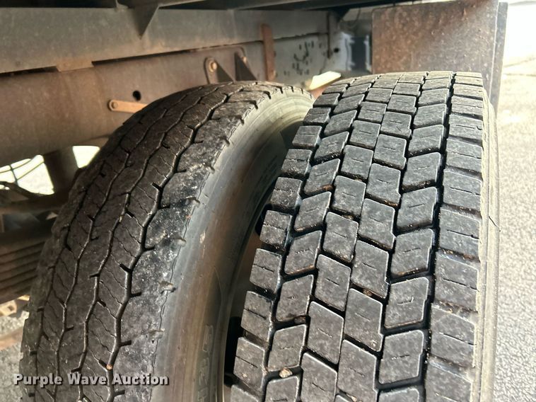 image for item DW3353 2022 Ford F450 Super Duty XL Crew Cab flatbed truck