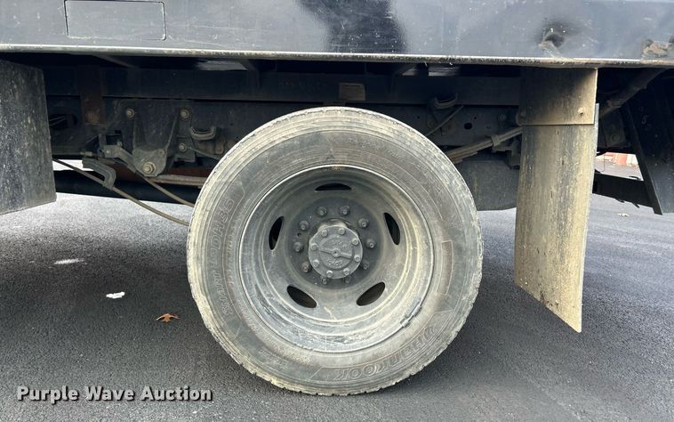 image for item DW3353 2022 Ford F450 Super Duty XL Crew Cab flatbed truck