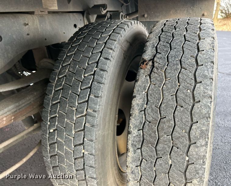 image for item DW3353 2022 Ford F450 Super Duty XL Crew Cab flatbed truck