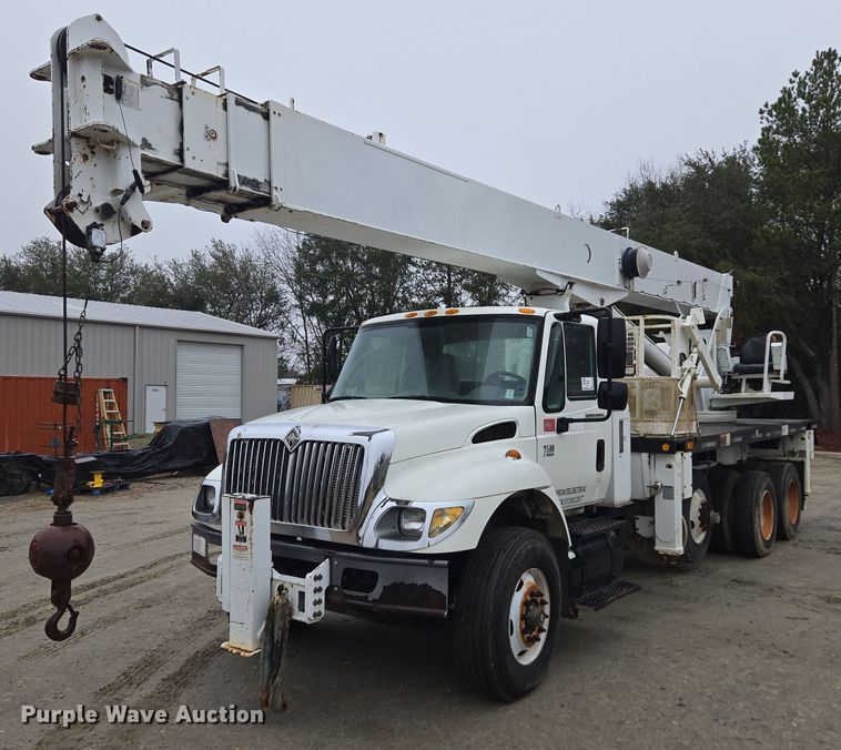 image for item EC3460 2007 International 7500 crane truck