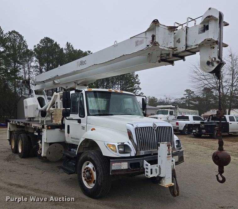 image for item EC3460 2007 International 7500 crane truck