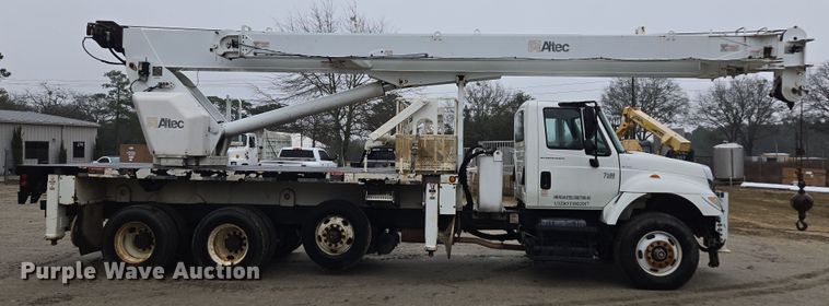 image for item EC3460 2007 International 7500 crane truck