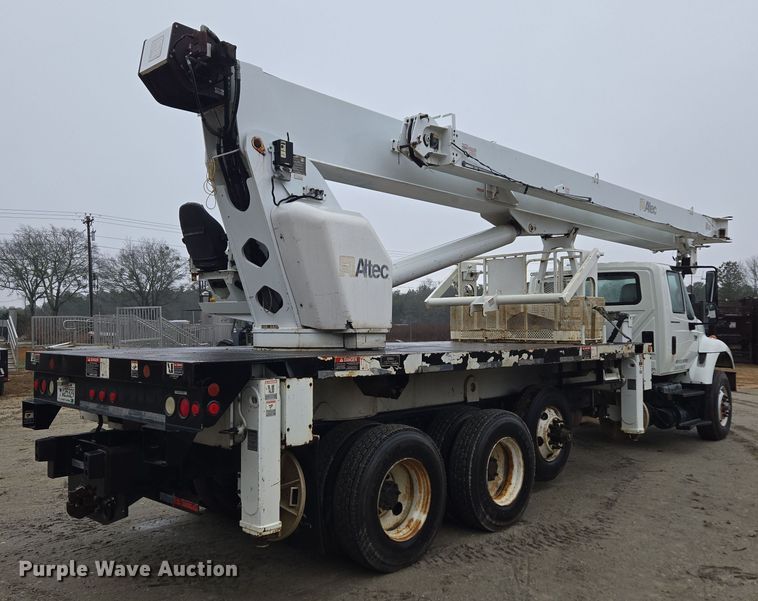 image for item EC3460 2007 International 7500 crane truck