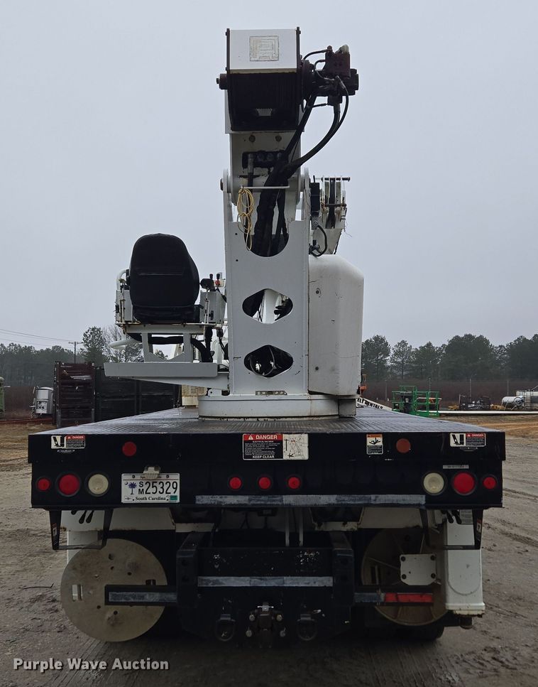 image for item EC3460 2007 International 7500 crane truck