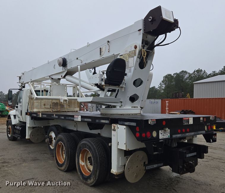 image for item EC3460 2007 International 7500 crane truck