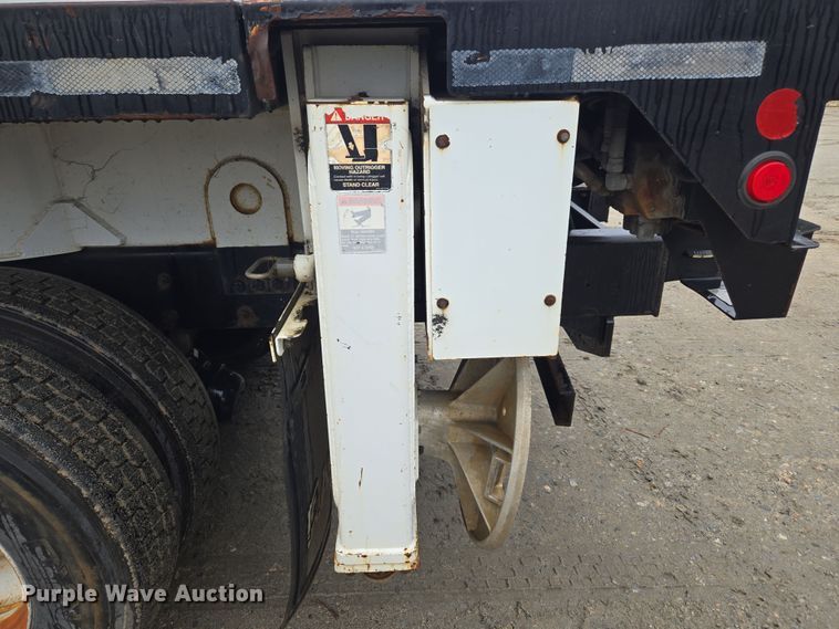 image for item EC3460 2007 International 7500 crane truck