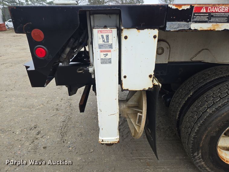image for item EC3460 2007 International 7500 crane truck