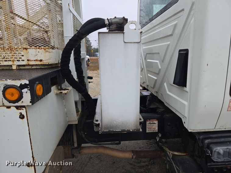 image for item EC3460 2007 International 7500 crane truck