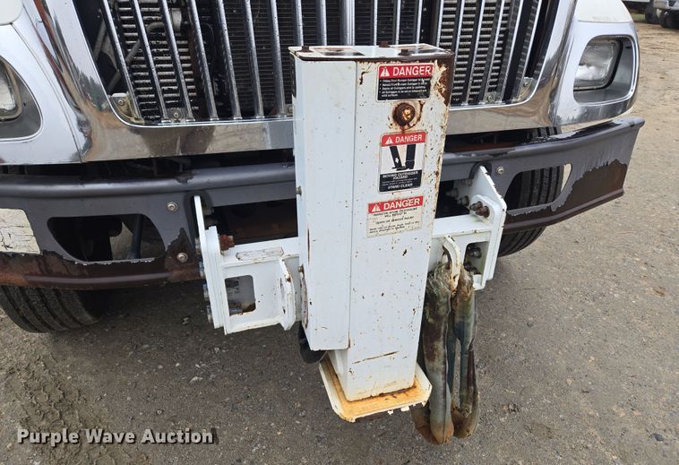 image for item EC3460 2007 International 7500 crane truck