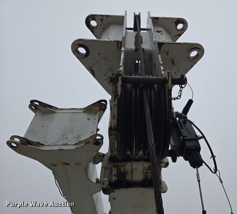 image for item EC3460 2007 International 7500 crane truck