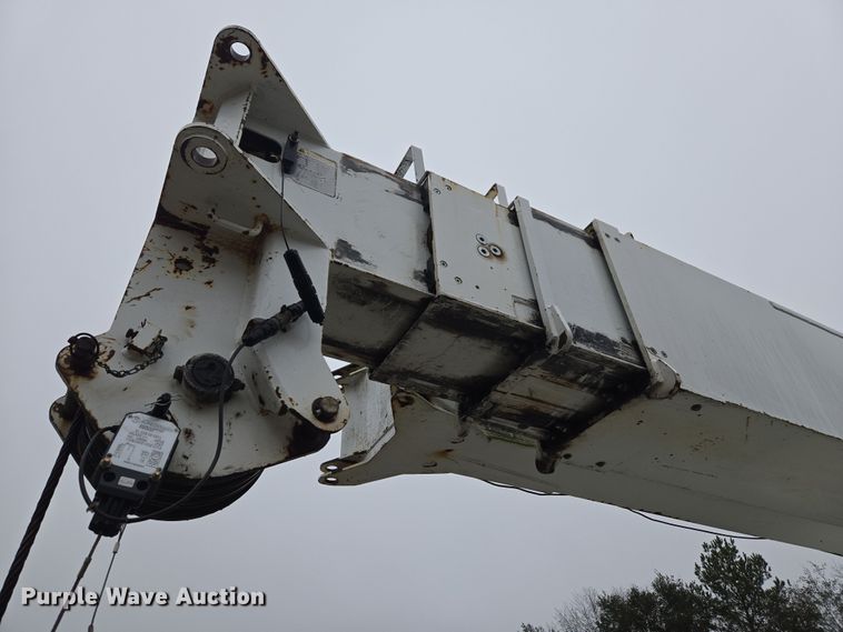 image for item EC3460 2007 International 7500 crane truck