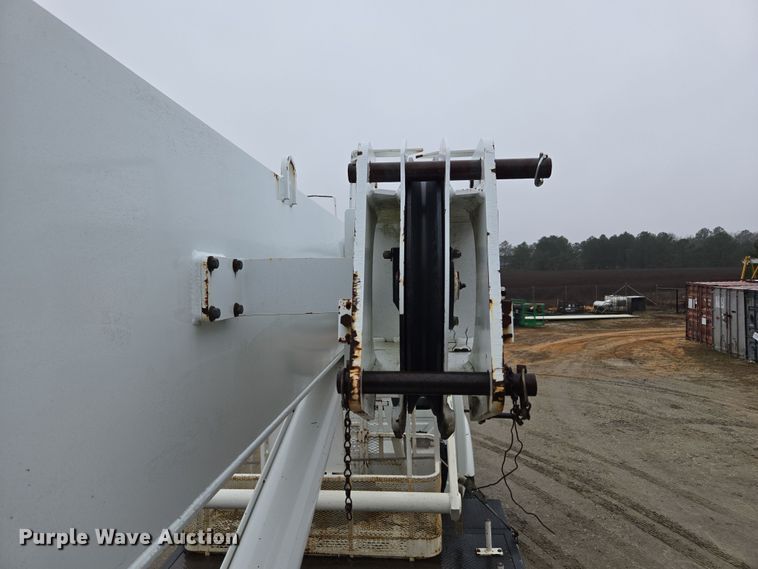 image for item EC3460 2007 International 7500 crane truck