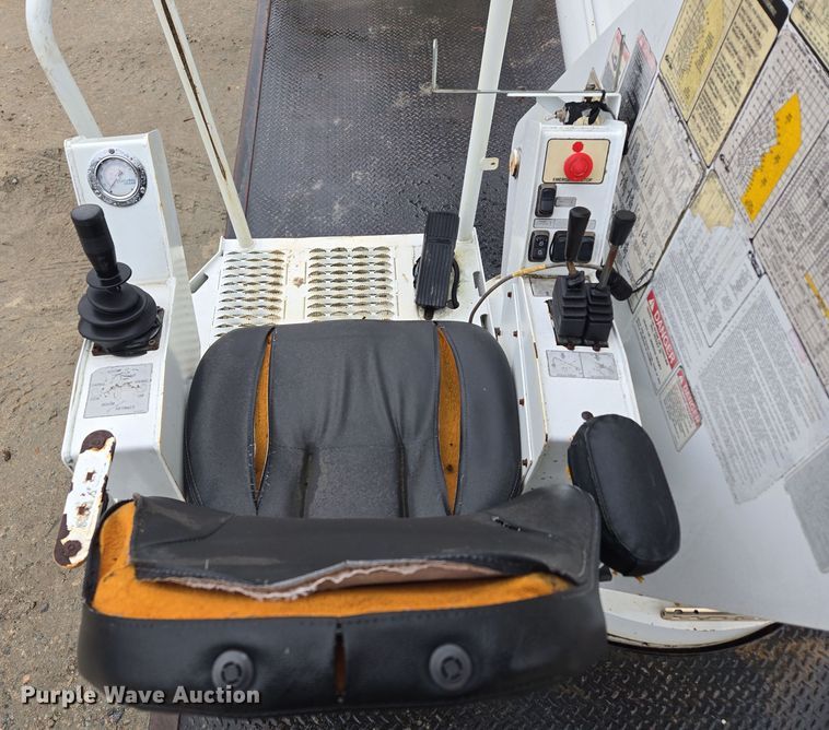 image for item EC3460 2007 International 7500 crane truck