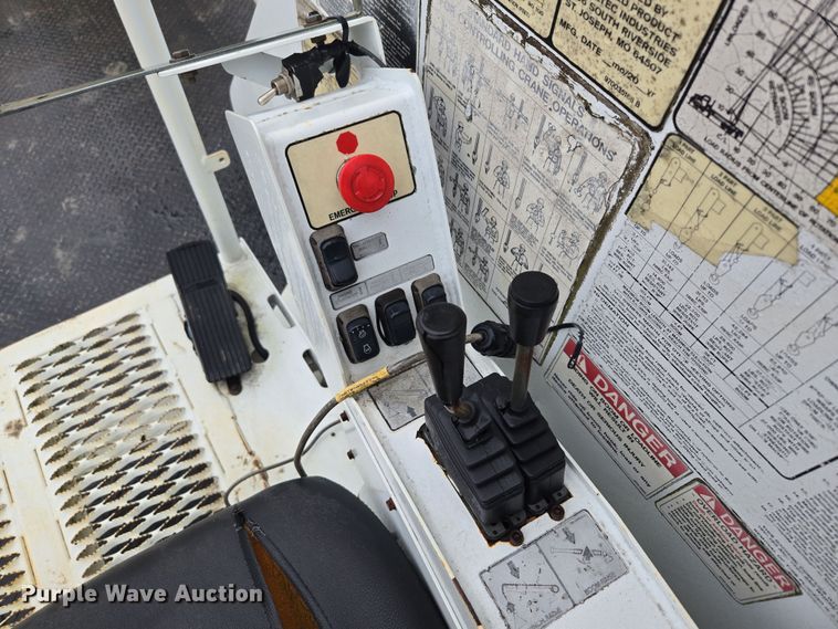 image for item EC3460 2007 International 7500 crane truck