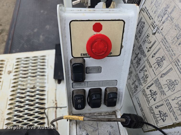 image for item EC3460 2007 International 7500 crane truck