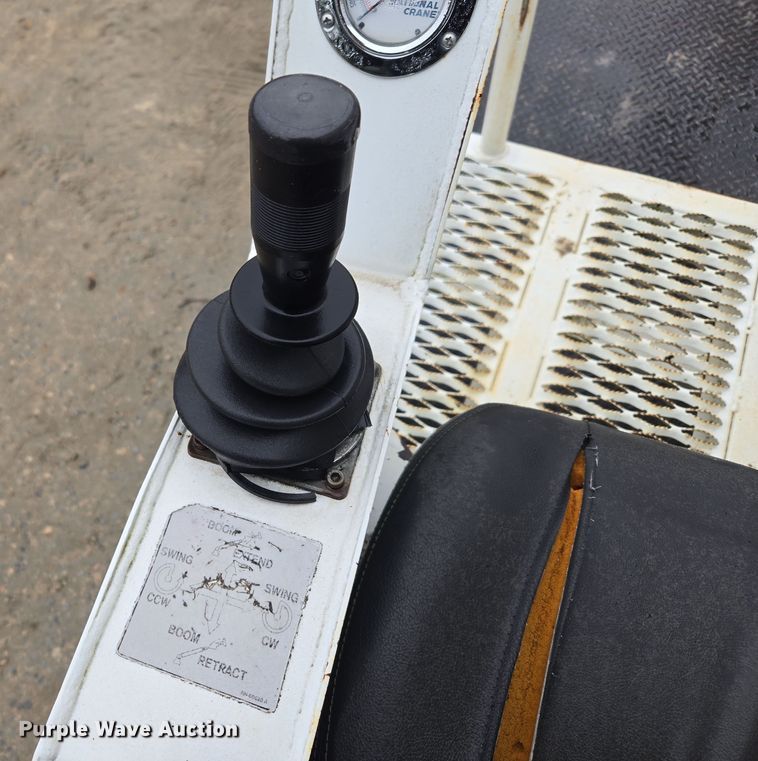 image for item EC3460 2007 International 7500 crane truck