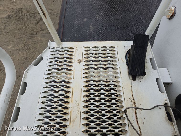 image for item EC3460 2007 International 7500 crane truck