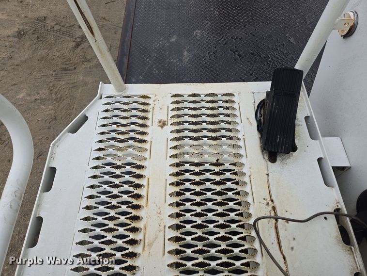 image for item EC3460 2007 International 7500 crane truck