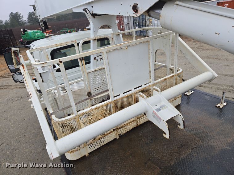 image for item EC3460 2007 International 7500 crane truck