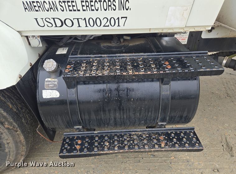 image for item EC3460 2007 International 7500 crane truck