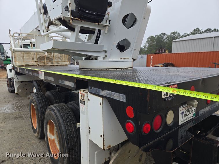 image for item EC3460 2007 International 7500 crane truck