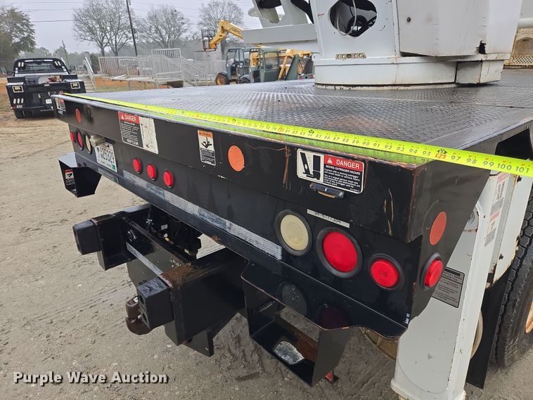 image for item EC3460 2007 International 7500 crane truck