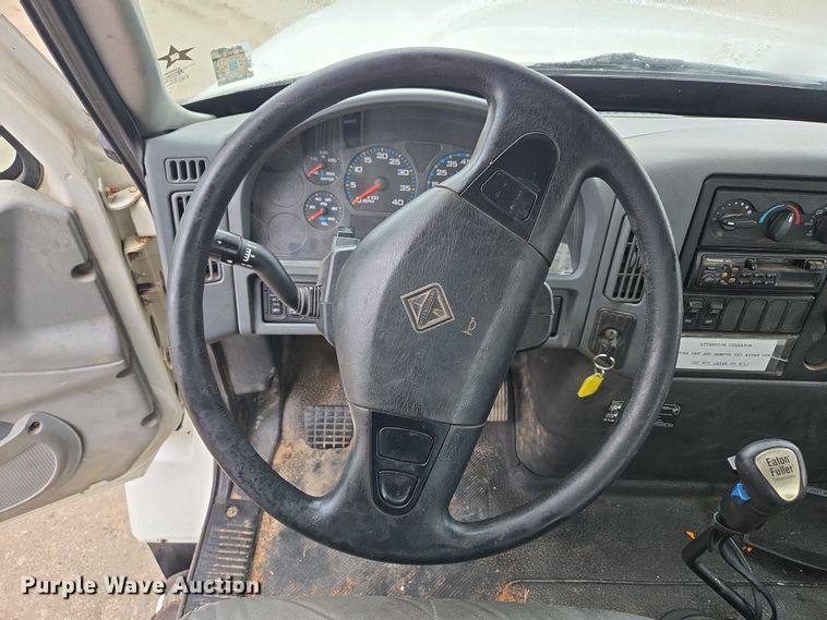 image for item EC3460 2007 International 7500 crane truck