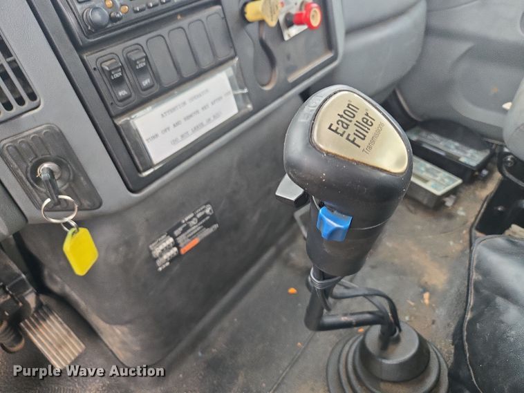 image for item EC3460 2007 International 7500 crane truck