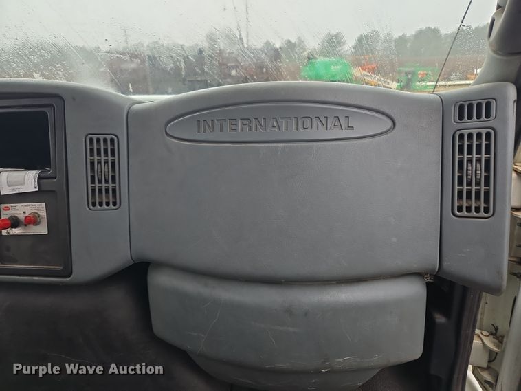 image for item EC3460 2007 International 7500 crane truck