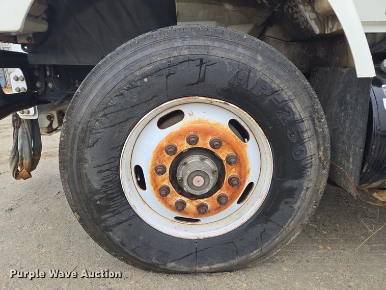 image for item EC3460 2007 International 7500 crane truck