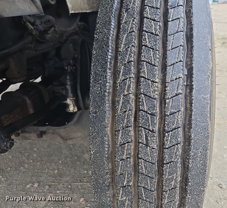 image for item EC3460 2007 International 7500 crane truck