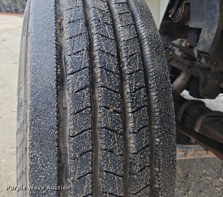 image for item EC3460 2007 International 7500 crane truck