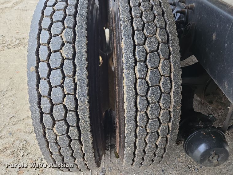 image for item EC3460 2007 International 7500 crane truck