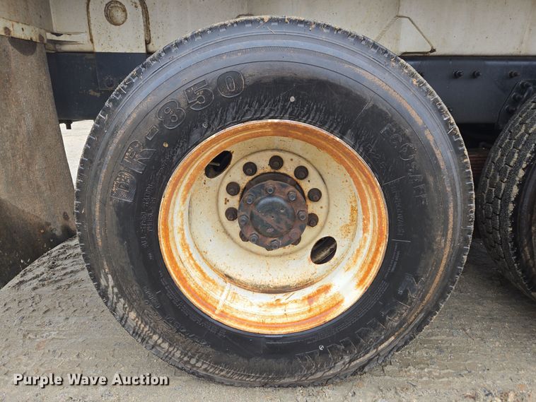 image for item EC3460 2007 International 7500 crane truck