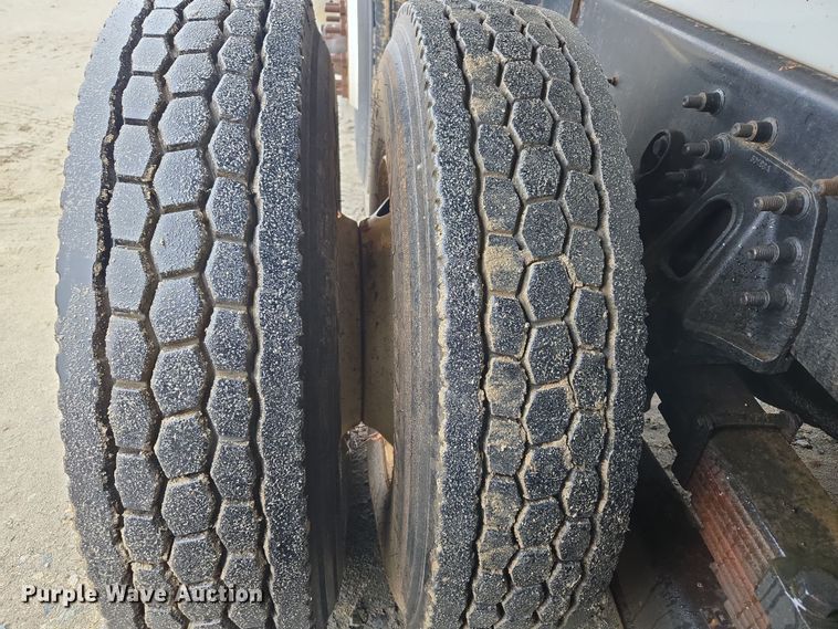 image for item EC3460 2007 International 7500 crane truck