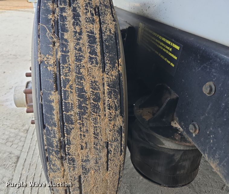 image for item EC3460 2007 International 7500 crane truck