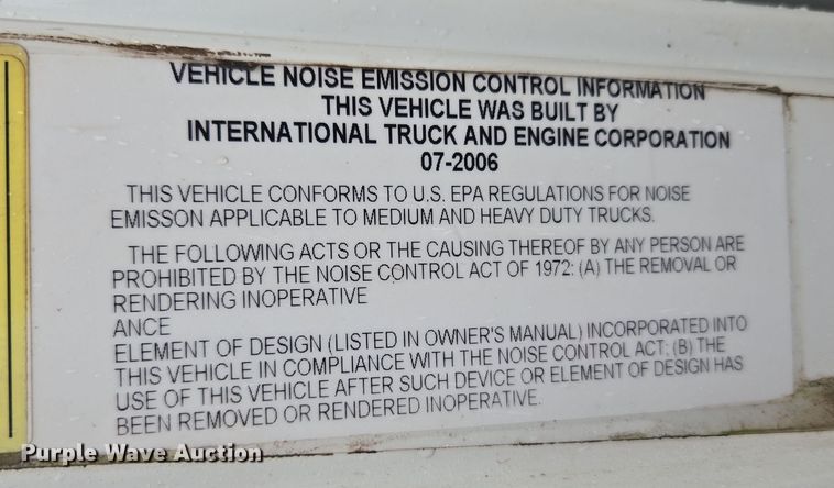 image for item EC3460 2007 International 7500 crane truck