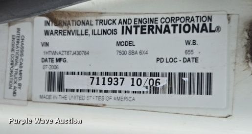 image for item EC3460 2007 International 7500 crane truck