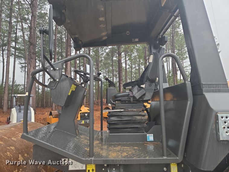 image for item EC3461 2019 Case SV212D single drum vibratory roller