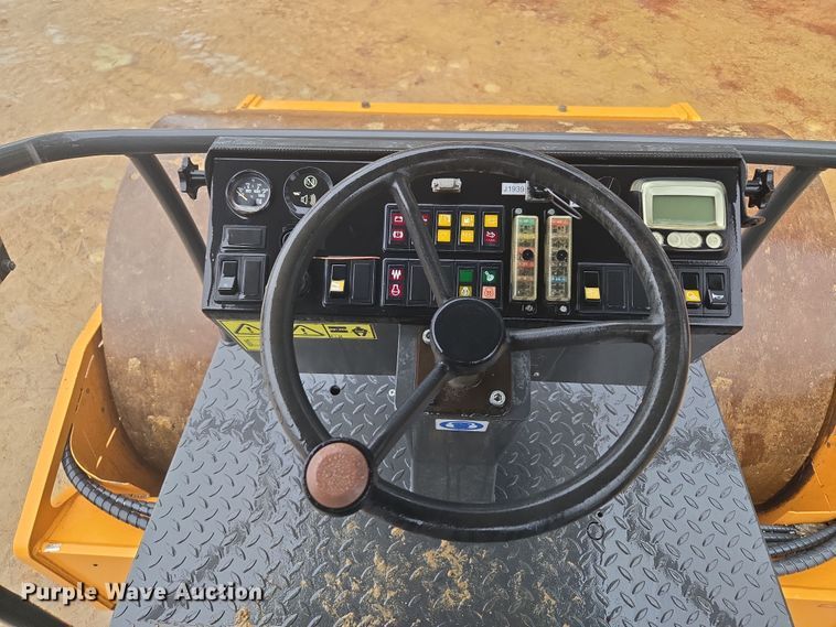 image for item EC3461 2019 Case SV212D single drum vibratory roller