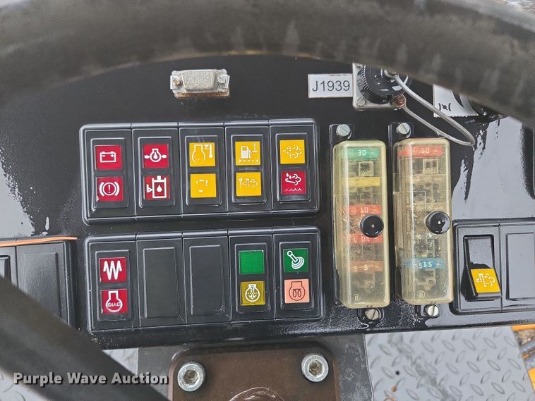 image for item EC3461 2019 Case SV212D single drum vibratory roller