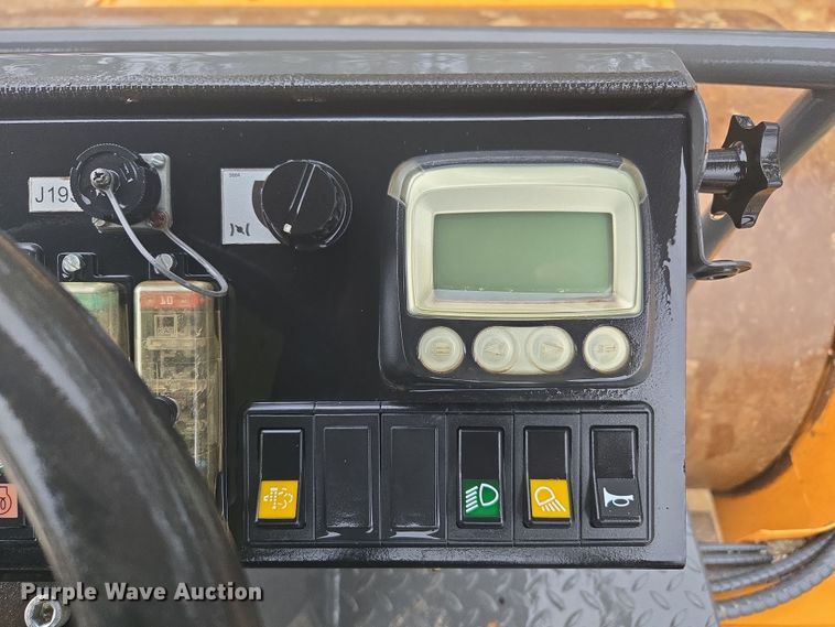 image for item EC3461 2019 Case SV212D single drum vibratory roller