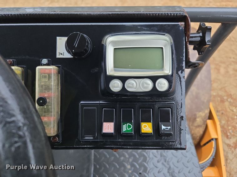 image for item EC3462 2019 Case SV208D single drum vibratory roller