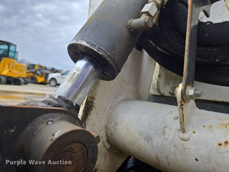 image for item EC3985 2016 Bobcat T550 tracked skid steer loader