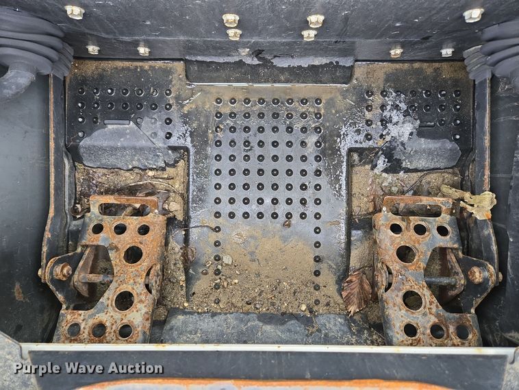 image for item EC3985 2016 Bobcat T550 tracked skid steer loader