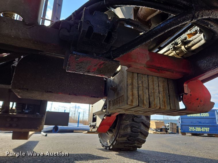 image for item EC3992 2013 Moffett M55.4 forklift