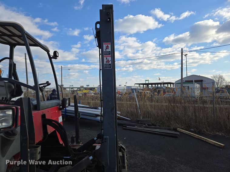 image for item EC3992 2013 Moffett M55.4 forklift