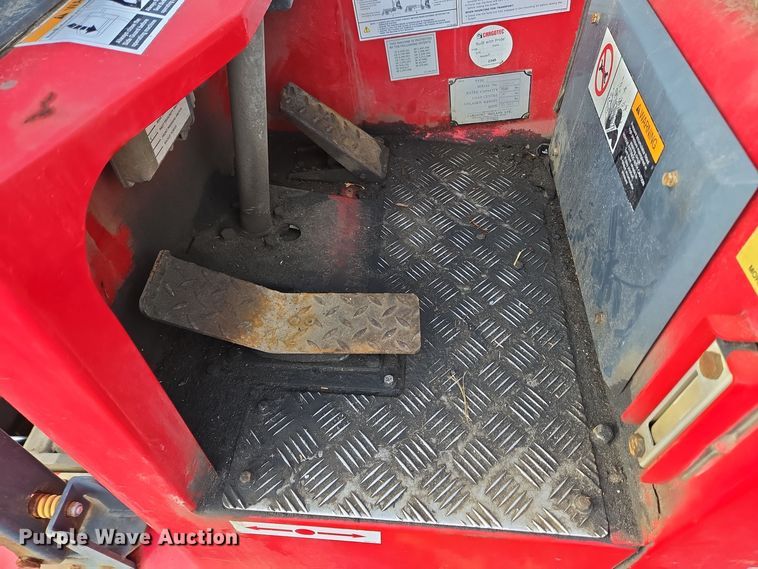 image for item EC3992 2013 Moffett M55.4 forklift